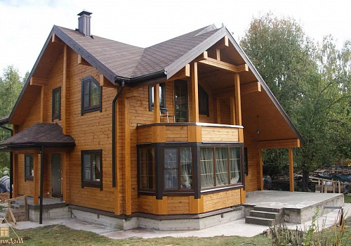 Двухэтажный дом из бруса 188х130 с крыльцом, с террасой и балконом 0